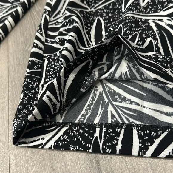 Women’s Tropical Wide Leg Palazzo Pant Size Medium Black White Leaf NWT - Picture 7 of 11